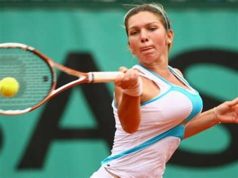 Teen tennis star Simona Halep had breast reduction surgery to。